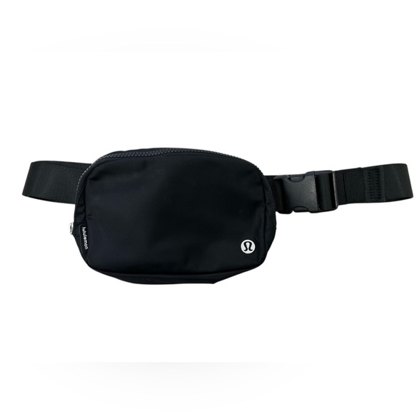 lululemon athletica Handbags - Lululemon Everywhere Belt Bag, Black, Crossbody Belt Bag